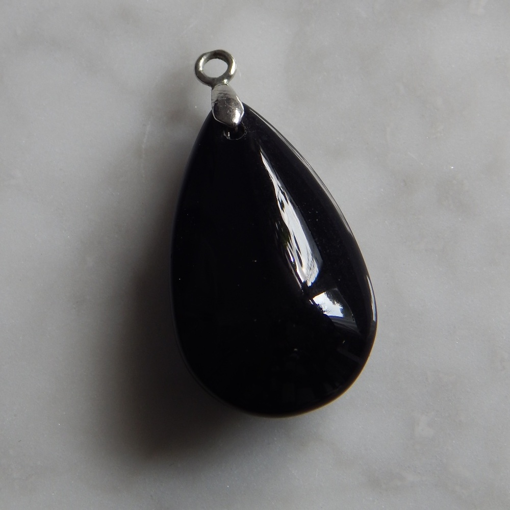 Black onyx pendant